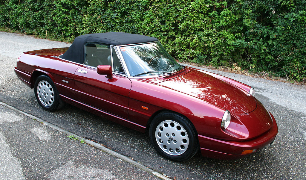 Alfa_romeo_spider_serie4_closed