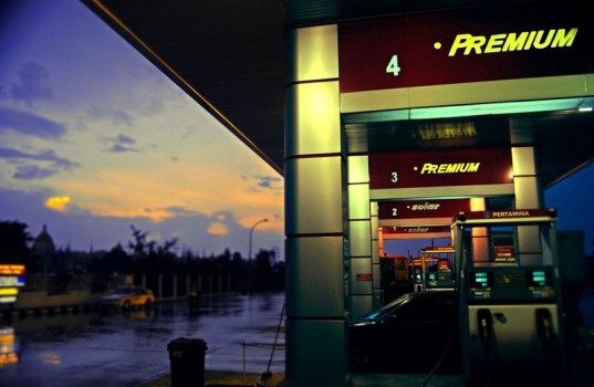 wcf-man-realizes-he-left-his-wife-at-gas-station-after-62-miles-rain-gas-station-and-dawn