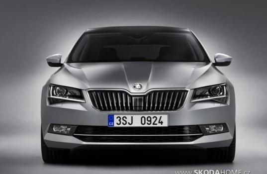 first-official-photo-of-2015-skoda-superb-leaked_3