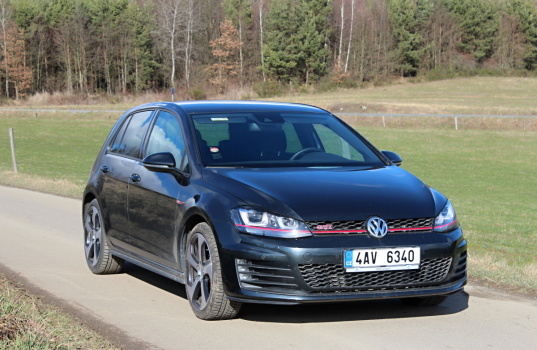 volkswagen golf gti Performance VII exterior (21)