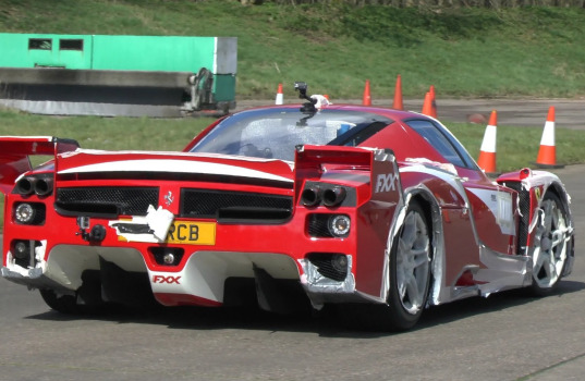 ferrari-fxx-on-track