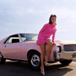 pink-cars-and-retro-girls-will-remind-you-of-the-playboy-lifestyle_1