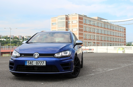 volkswagen golf R variant exterior (29)