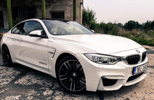 BMW M4 exterior (4)