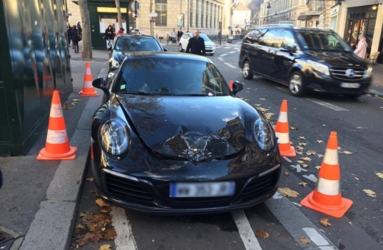 porsche_odpaleny_kufr_policie_pariz_800_600