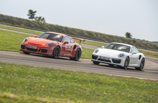 1-porsche-911-gt3-rs-vs-turbo-s-2016-8