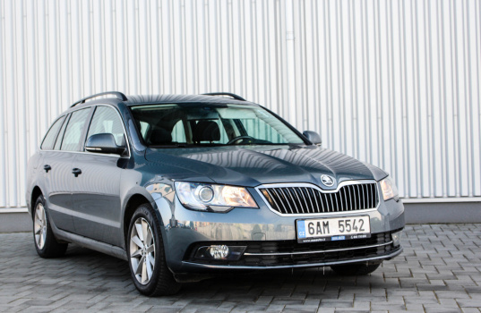 skoda-superb-kombi-exterior-8