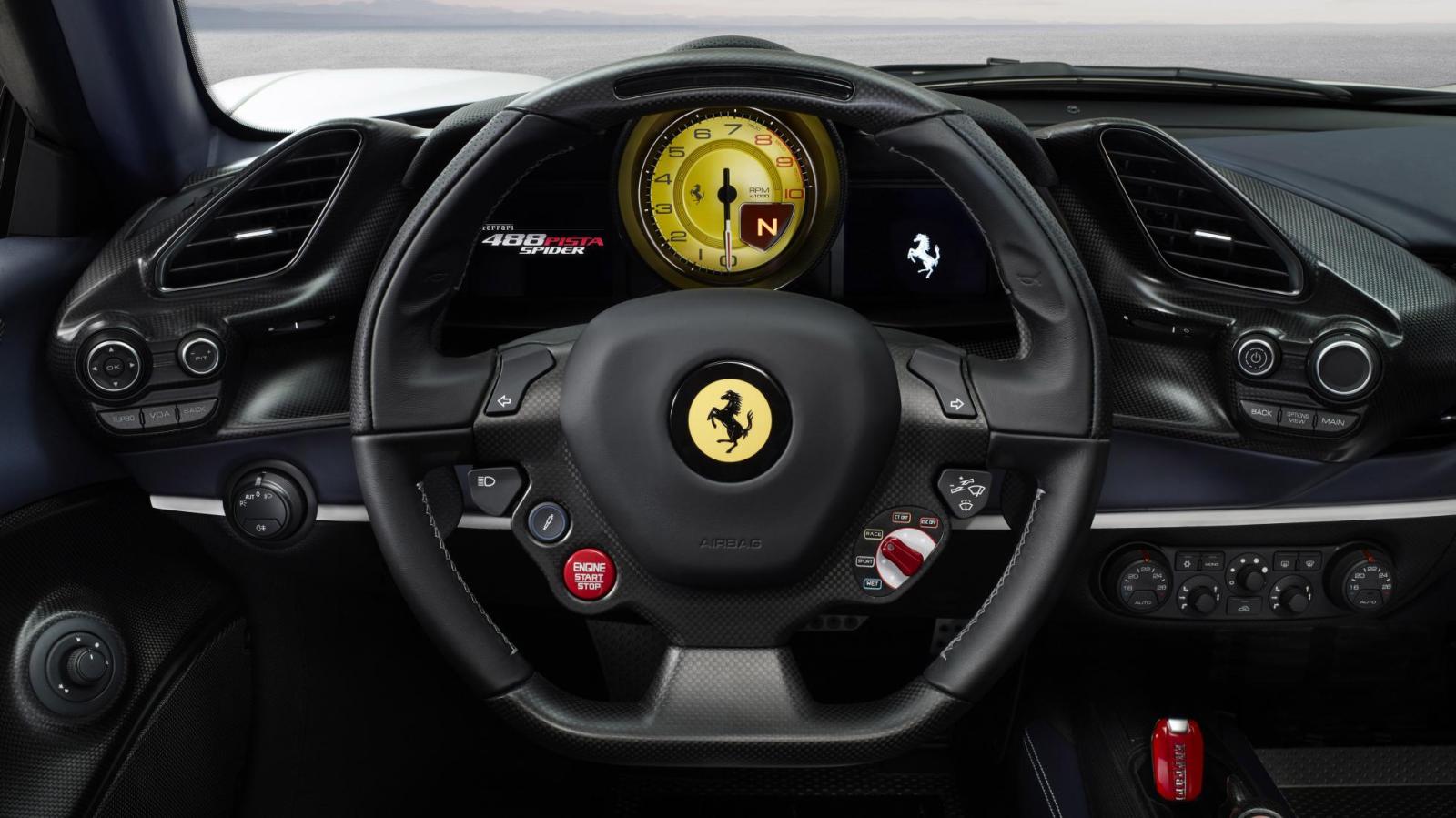 7_ferrari_pista_spider_interior