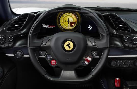 7_ferrari_pista_spider_interior