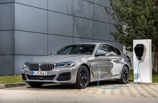 2020-plug-in-hybrid-bmw-545e-xdrive-1