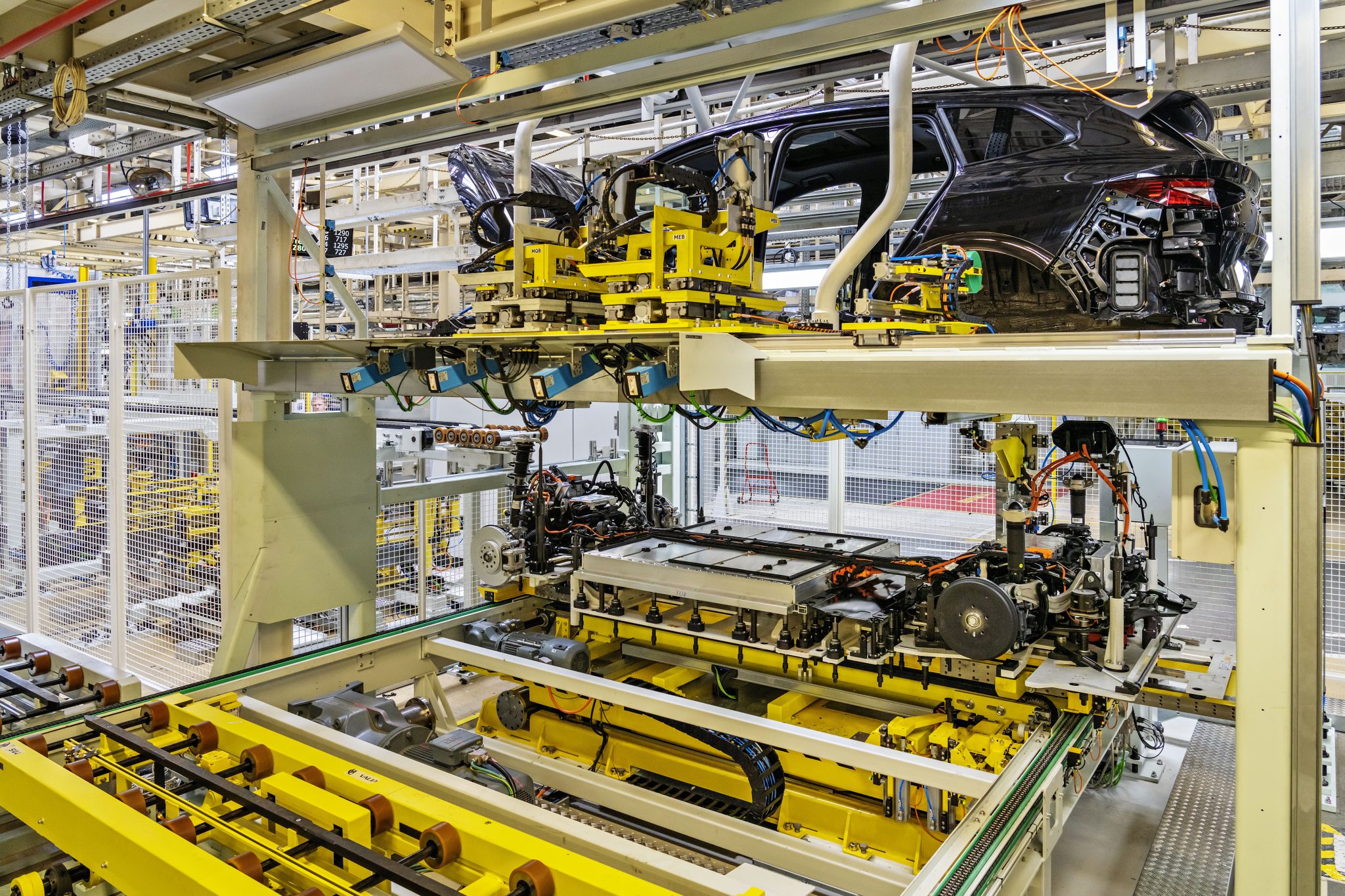 200901-skoda-auto-invests-32-million-euros-in-enyaq-iv-production-line-2-2048x1365