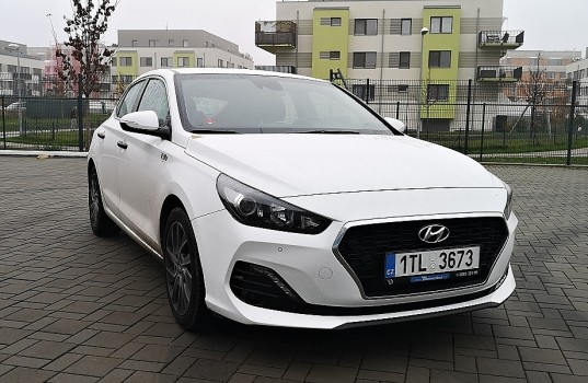 hyundai-i30-fastback-19