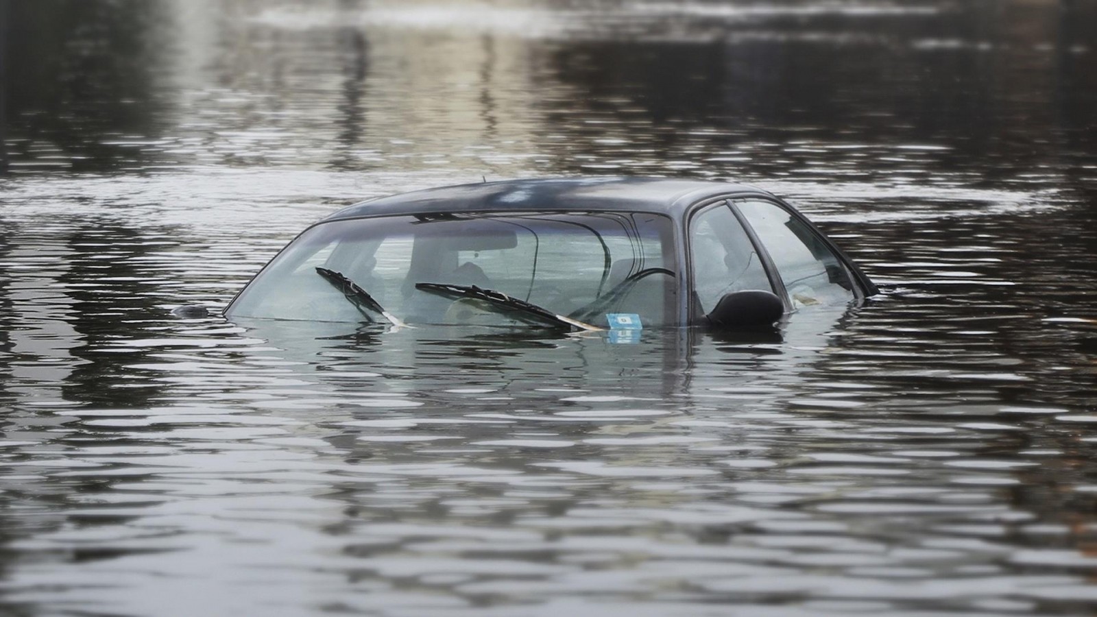 flooded-car-lead