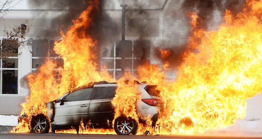 Hoří elektromobily častěji než spalovací auta? Budete asi překvapeni, statistika uvádí opak