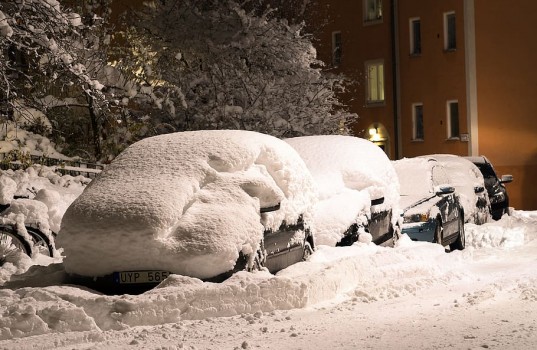 snow-street-cars-covered