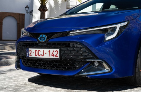 2023-corolla-hatchback-dpl-32