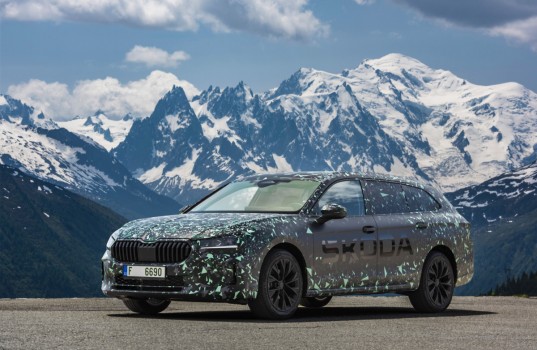 1_covered_skoda_superb_7253ef2b-2048x1367