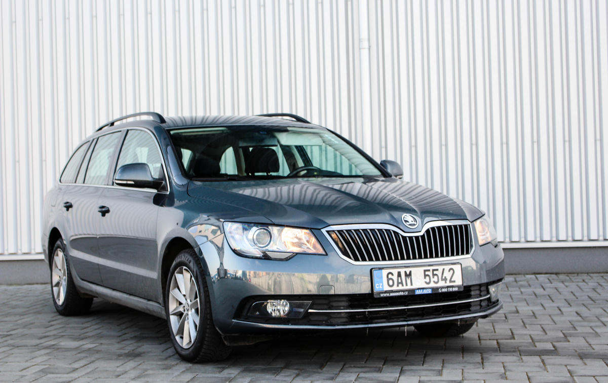 skoda-superb-kombi-exterior-8