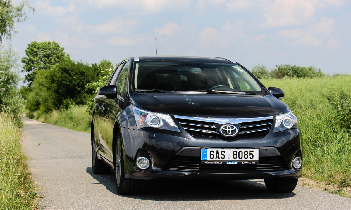 toyota-avensis-exterior-2