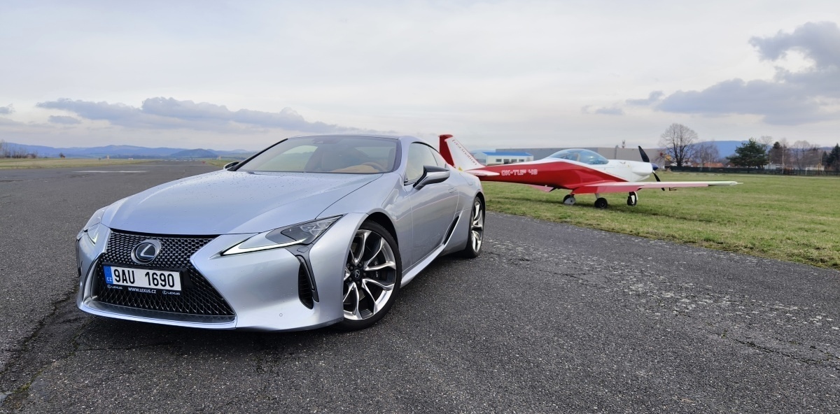 lexus-lc500-coupe-2024-44