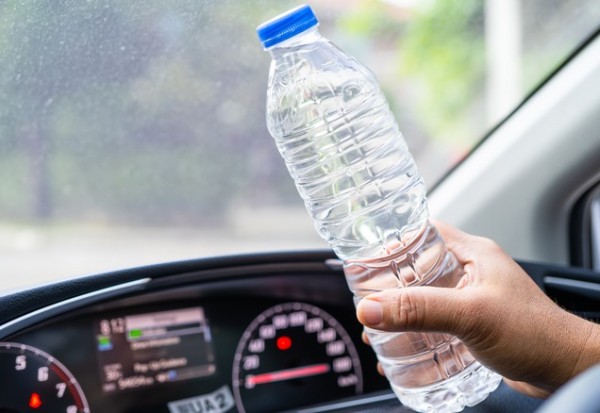 Asian,Woman,Driver,Holding,Bottle,For,Drink,Water,While,Driving