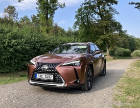 lexus-ux-2024-1