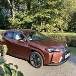 lexus-ux-2024-25