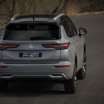 new-outlander-phev_016l