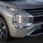 new-outlander-phev_026l