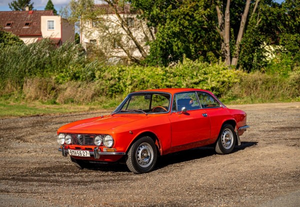 alfa-romeo-gt-2000