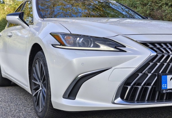 lexus-es-2024-12