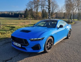 ford-mustang-gt-fastback-2025-5