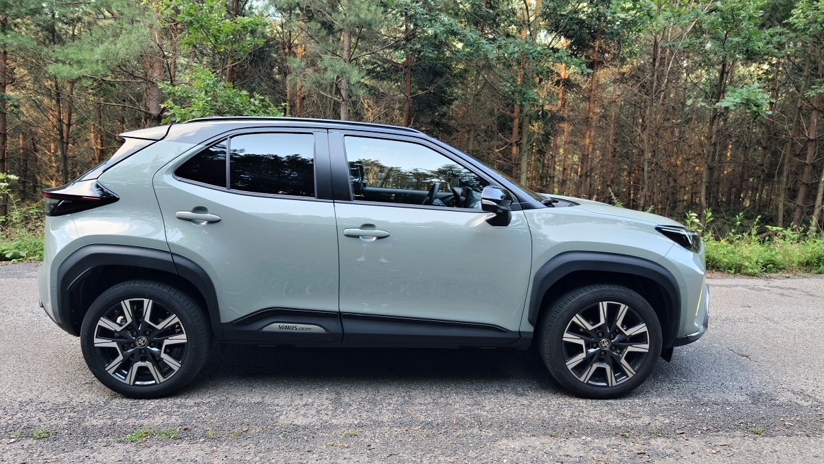 Toyota výrazně zlevnila oblíbené modely. Hybrid teď nabízí od 3990 Kč měsíčně